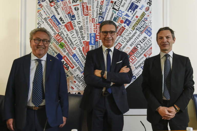 Da sx: Ruggero Lenti (presidente Assica), Antonio Forlini (presidente Unaitalia), Massimiliano Valerii (dg Censis)